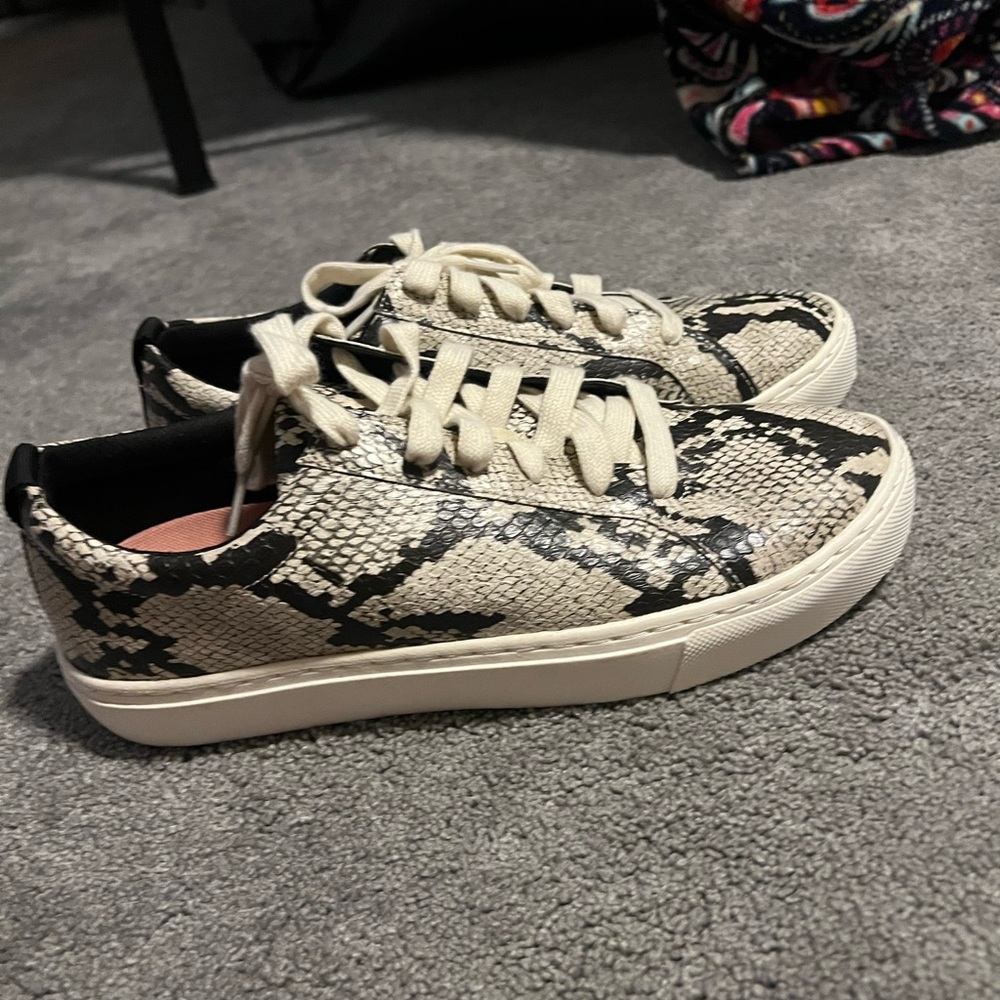 dr. Scholls Womens snakeskin sneakers